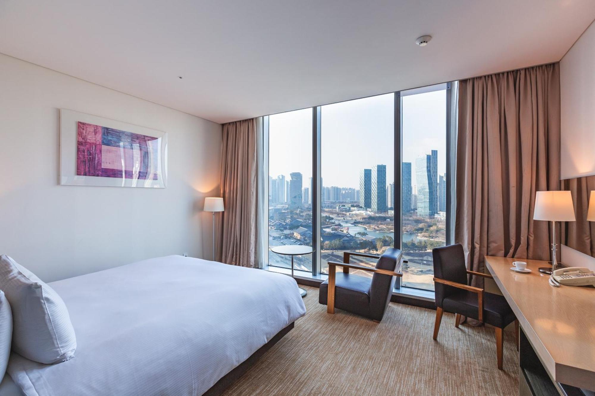 Orakai Songdo Park Hotel Incheon Exterior photo
